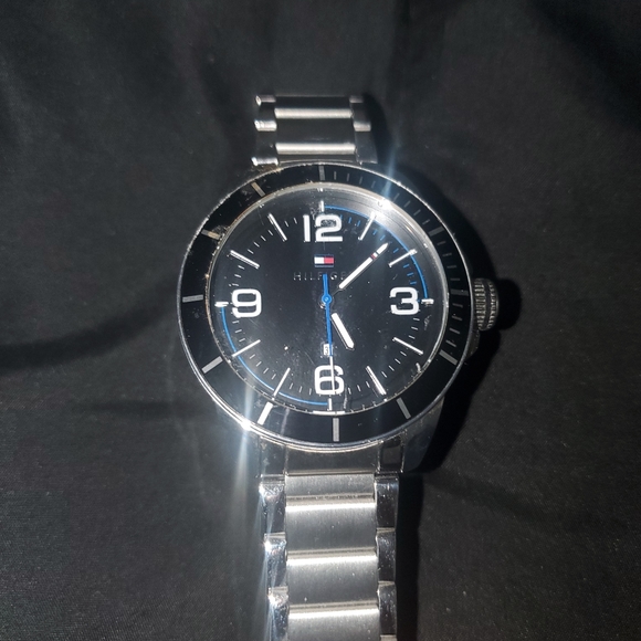 Tommy Hilfiger watch - Picture 1 of 2